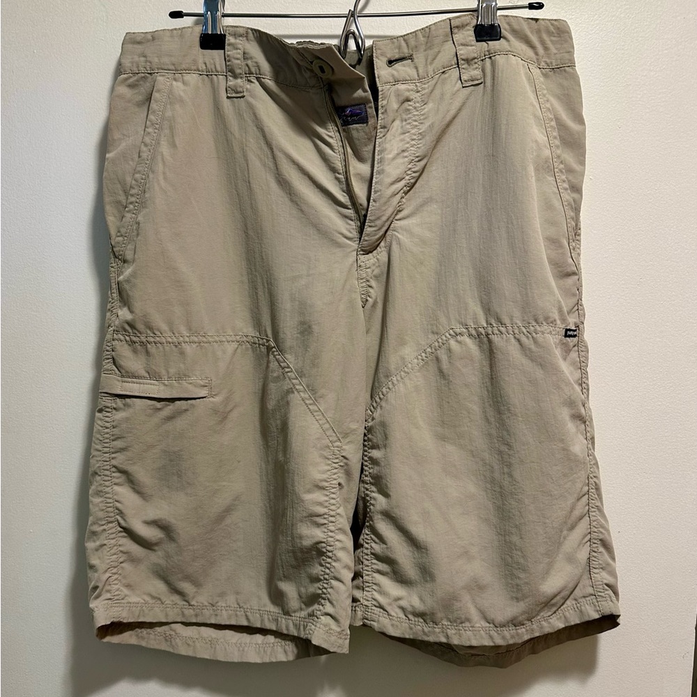 Patagonia men’s size M khaki color lightweight shorts